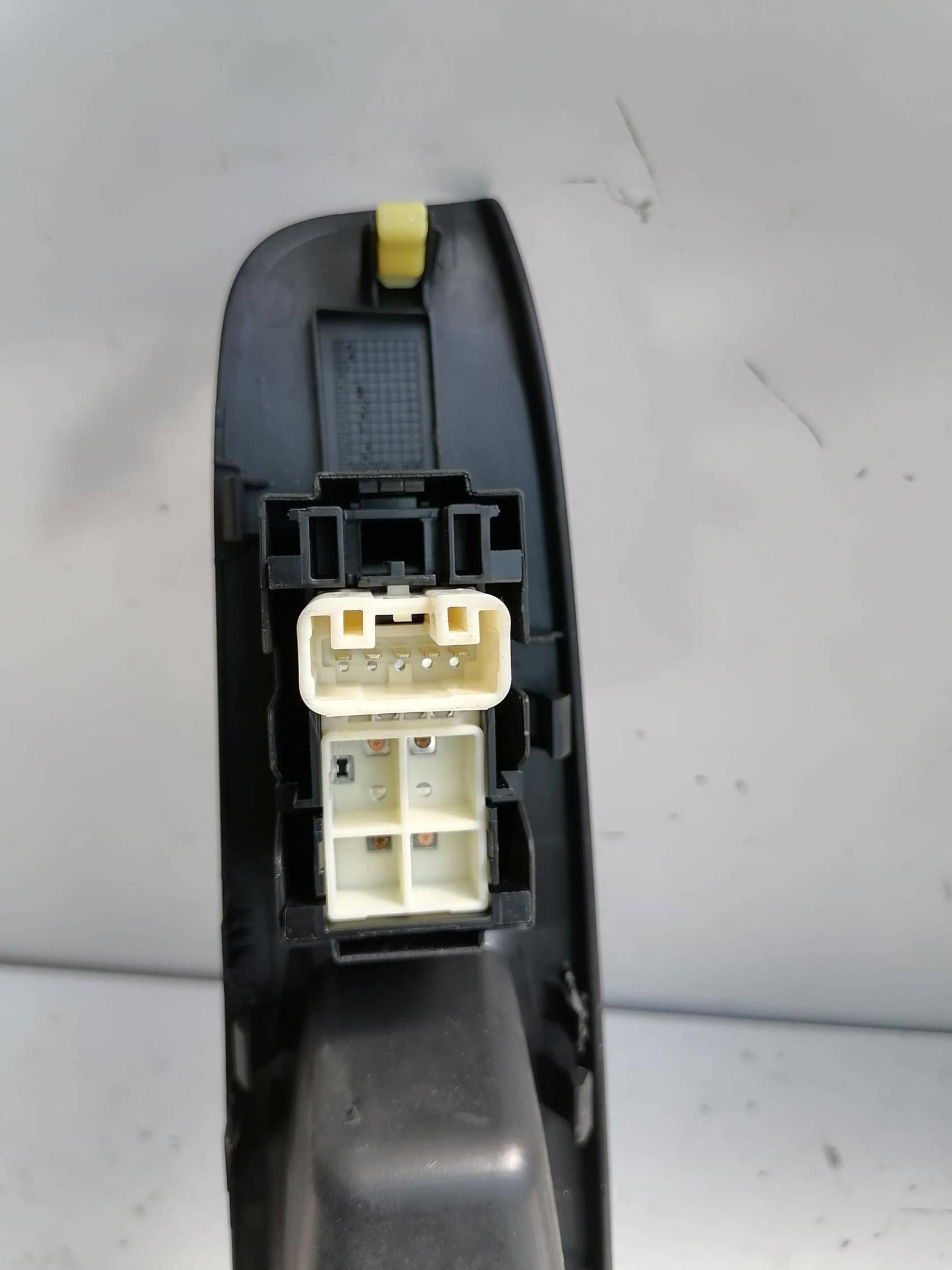 Interruttore alzacristalli porta ant. sx.